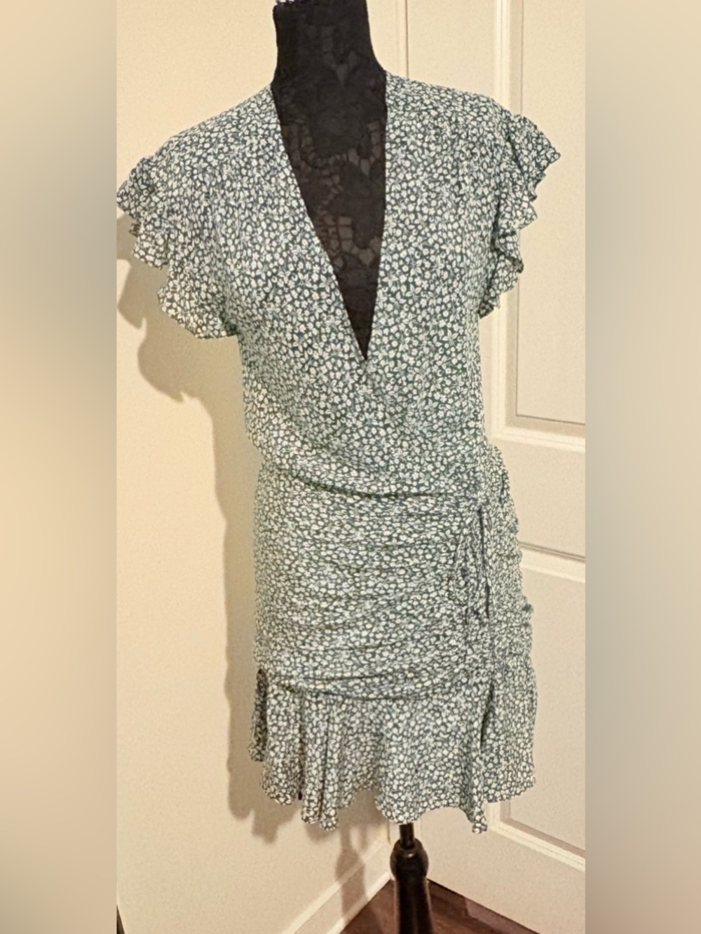 Veronica Beard Marla Dress featuring floral print in green an white Size 8